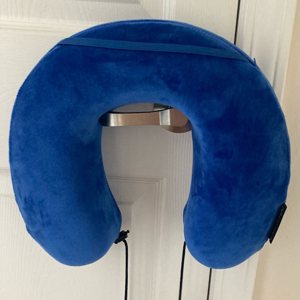 Travel memory foam neck pillow
